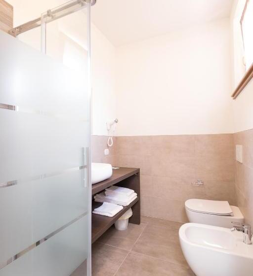 חדר משפחתי, Al Colle