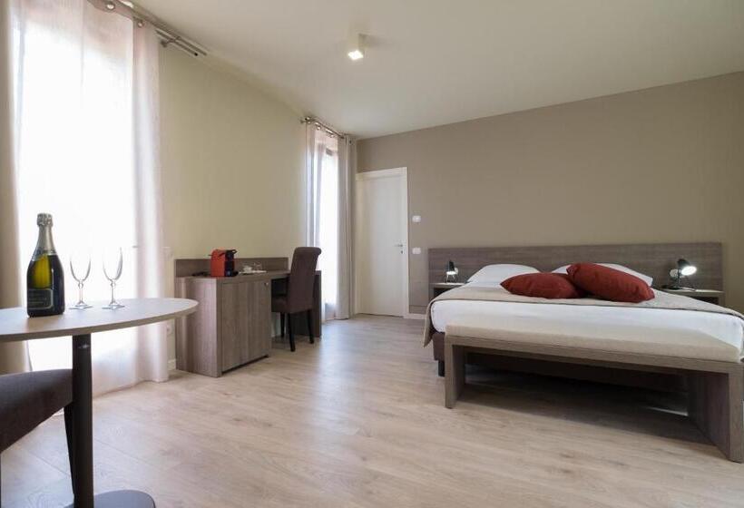 חדר משפחתי, Al Colle