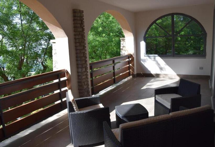 חדר משפתחתי סופריור, Al Colle