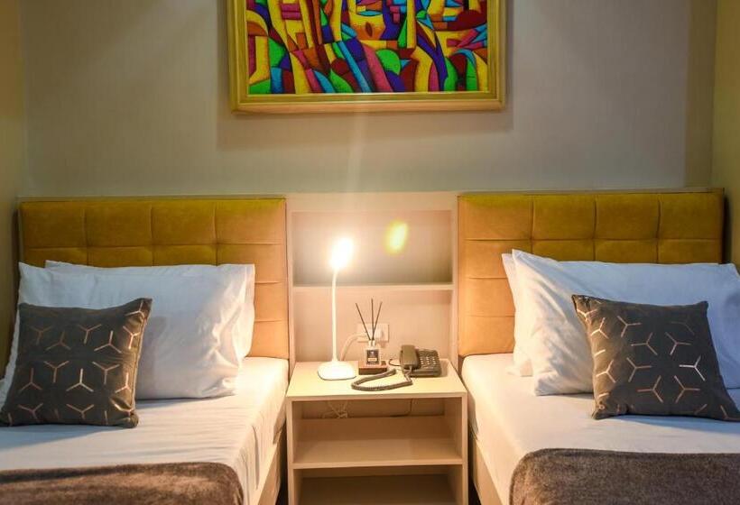 اتاق لوکس, Ett Hometel