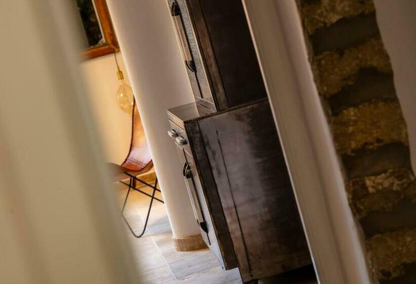 דירת חדר בקומת קרקע, La Terrasse De Tiss