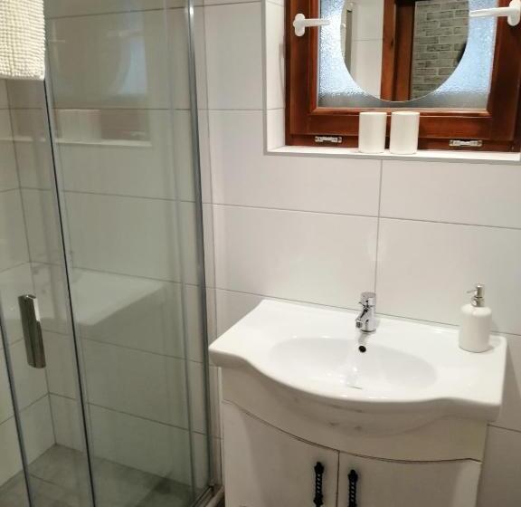 غرفة قياسية, Vidéki Porta