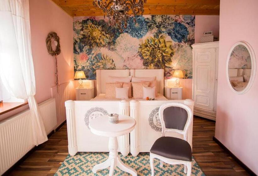 غرفة قياسية, Vidéki Porta