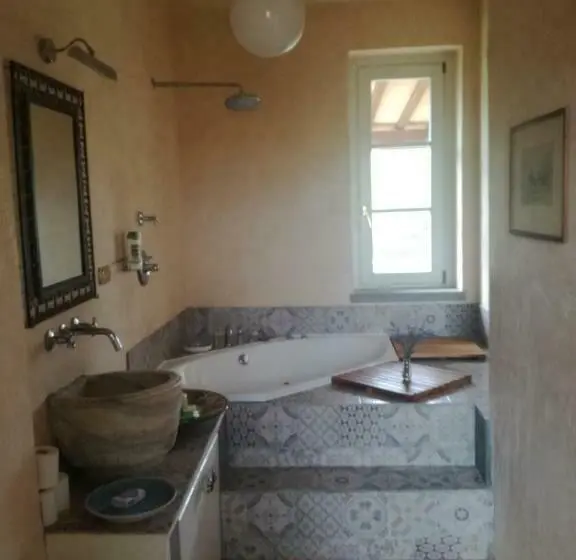バスタブ付きスタンダードルーム, Agriturismo Podere Il Fornacino
