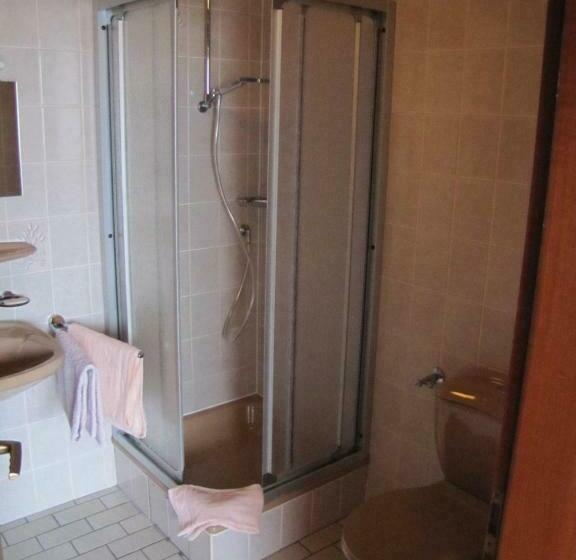 标准间, Unter Den Kastanien