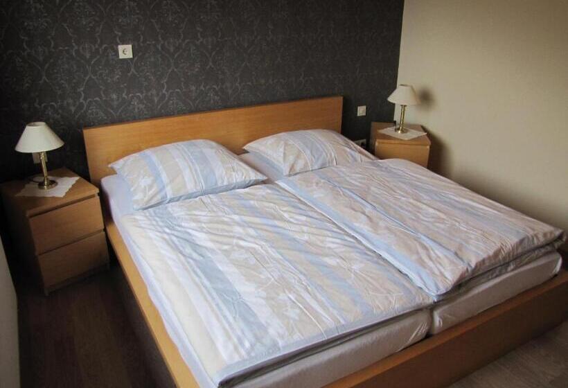 标准间带阳台, Unter Den Kastanien