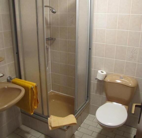 标准间带阳台, Unter Den Kastanien