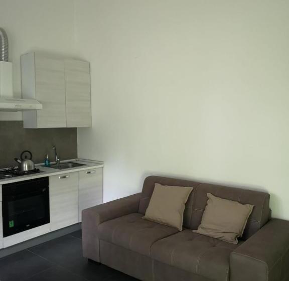 شقة غرفة واحدة, Angolo Di Isa