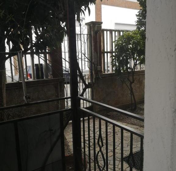 شقة غرفة واحدة, Angolo Di Isa