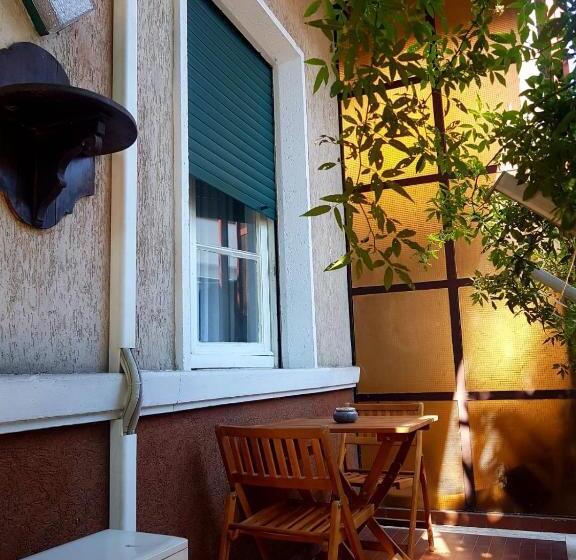 شقة غرفة واحدة, Angolo Di Isa