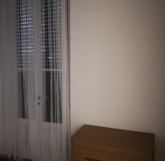 جناح غرفتين نوم, Angolo Di Isa