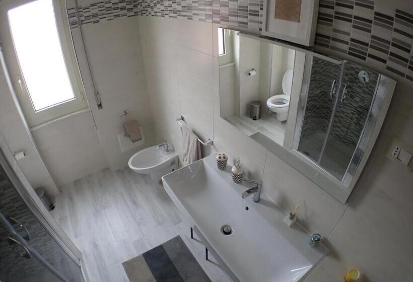 اتاق استاندارد سه نفره, B&b Art Caserta Centro
