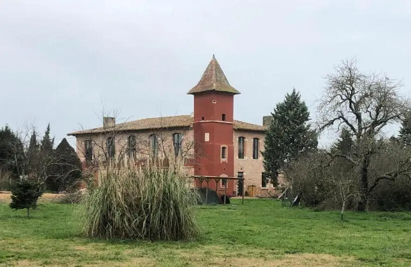 スタンダードスタジオ, Chateau Fourclins