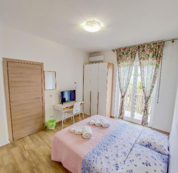 اتاق استاندارد با بالکن, Metro Guest House