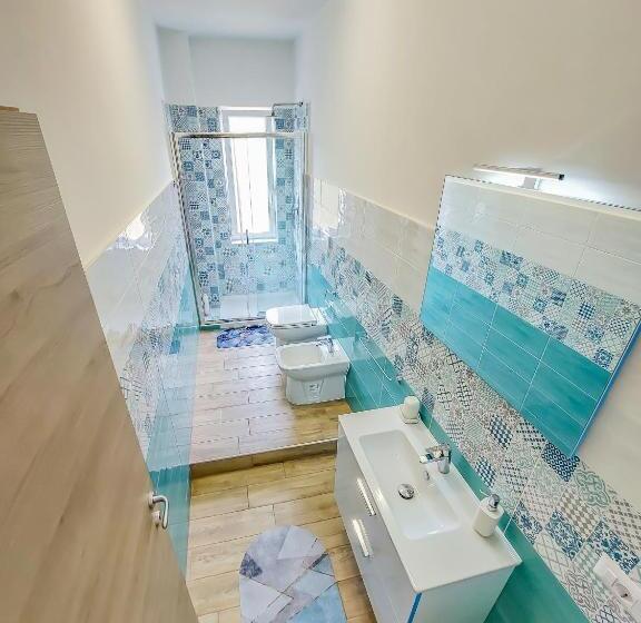 اتاق استاندارد با بالکن, Metro Guest House