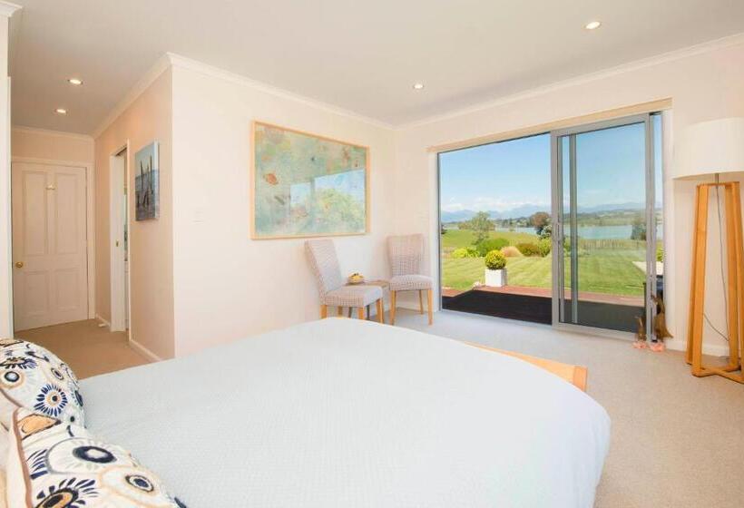 스탠다드 룸 바다 전망, 117 Higgs Room With A View