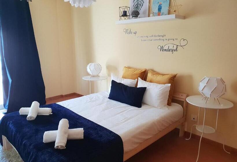 Номер Стандарт с Балконом, Downtown Guest House