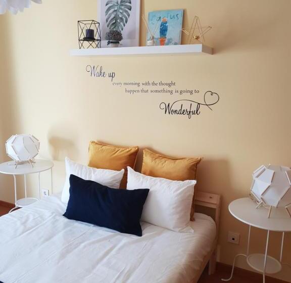 Номер Стандарт с Балконом, Downtown Guest House