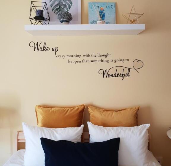 Номер Стандарт с Балконом, Downtown Guest House