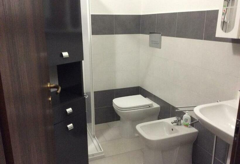 غرفة عائلية, Le Rose Di Santina