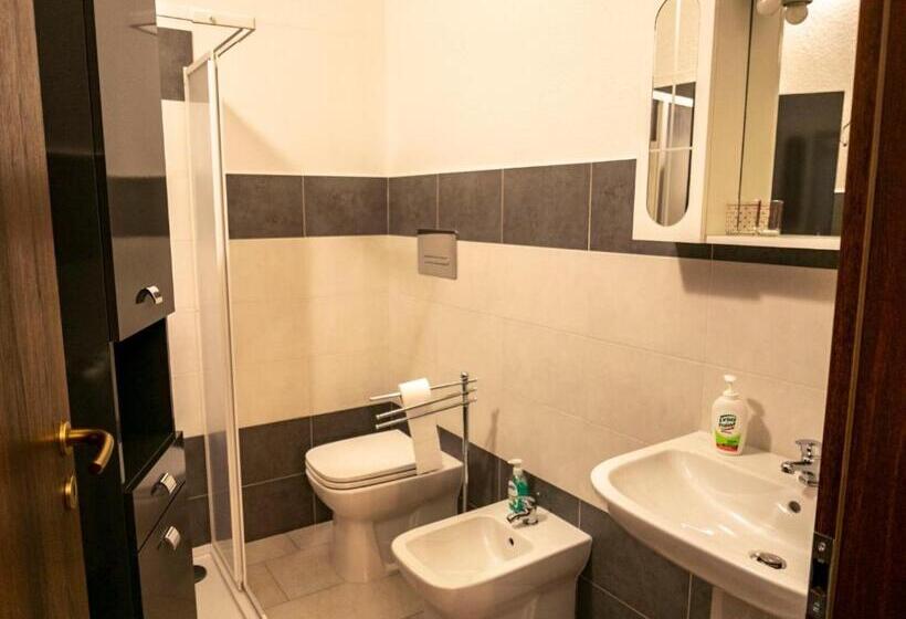 غرفة عائلية, Le Rose Di Santina