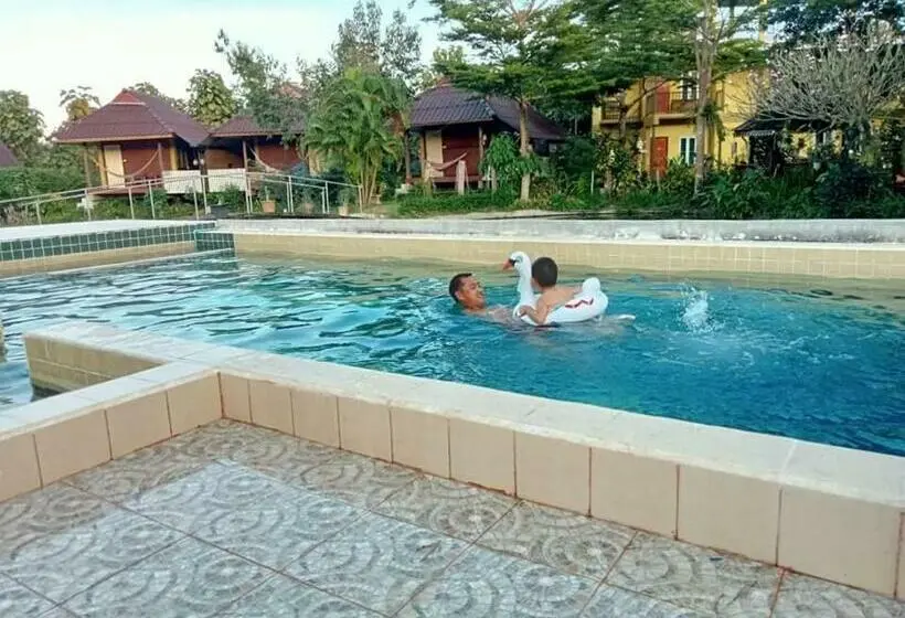 اتاق استاندارد با چشم‌انداز استخر, Jj&j Garden