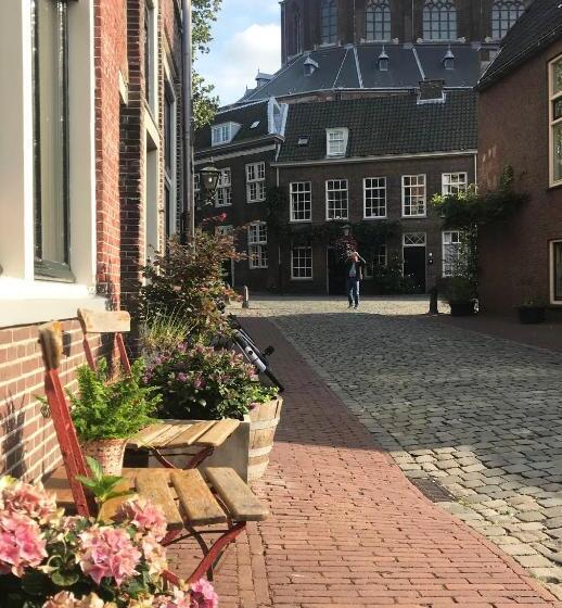 デラックスルーム, De Pelgrimsplaats