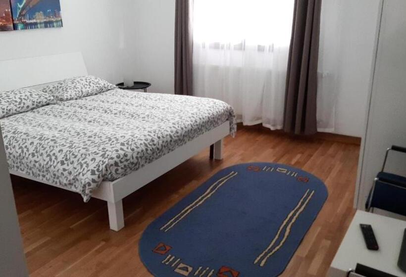 חדר סטנדרט לשלושה, Pensiunea Simona