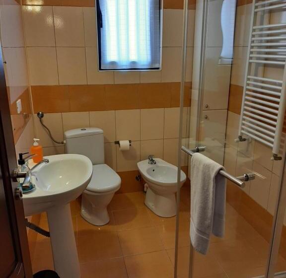 חדר סטנדרט לשלושה, Pensiunea Simona