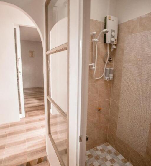 2间卧室的房子, Cozy Huts