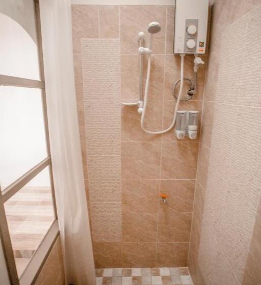 2间卧室的房子, Cozy Huts