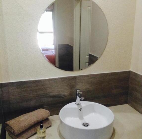 Номер Deluxe, Jock Of The Bushveld