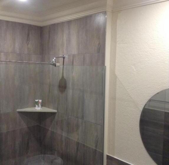 Номер Deluxe, Jock Of The Bushveld