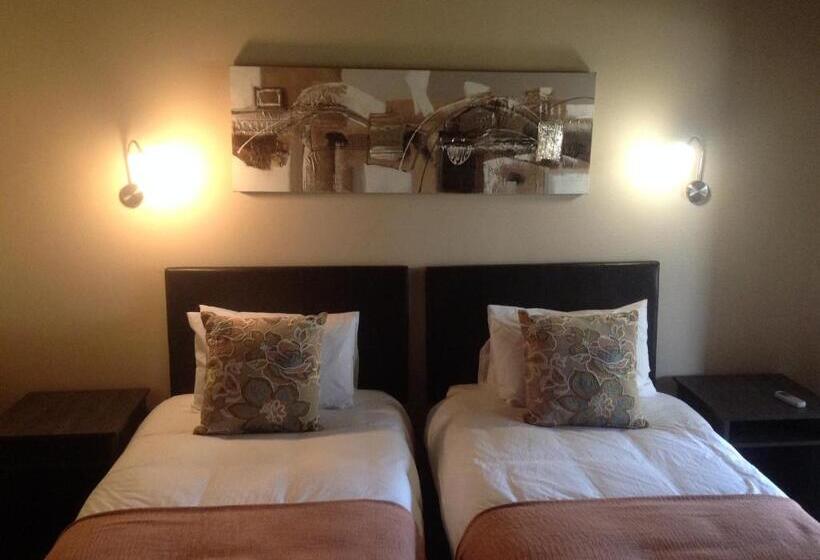 Номер Deluxe, Jock Of The Bushveld