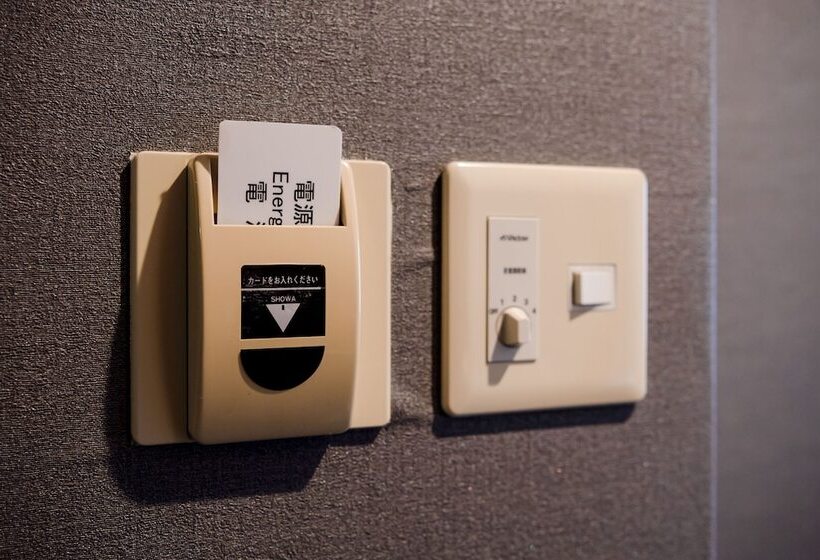 غرفة سوبيريور, Azat Naha