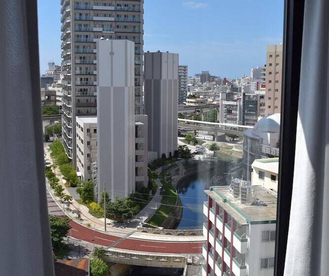 غرفة قياسية, Azat Naha