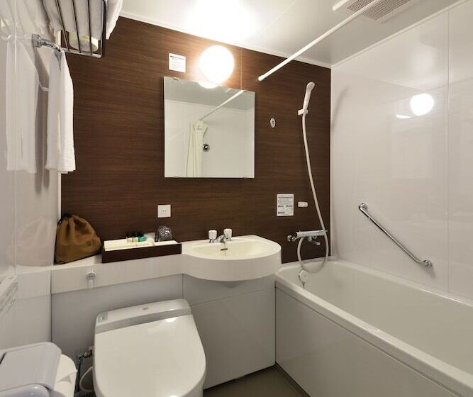 غرفة قياسية, Azat Naha