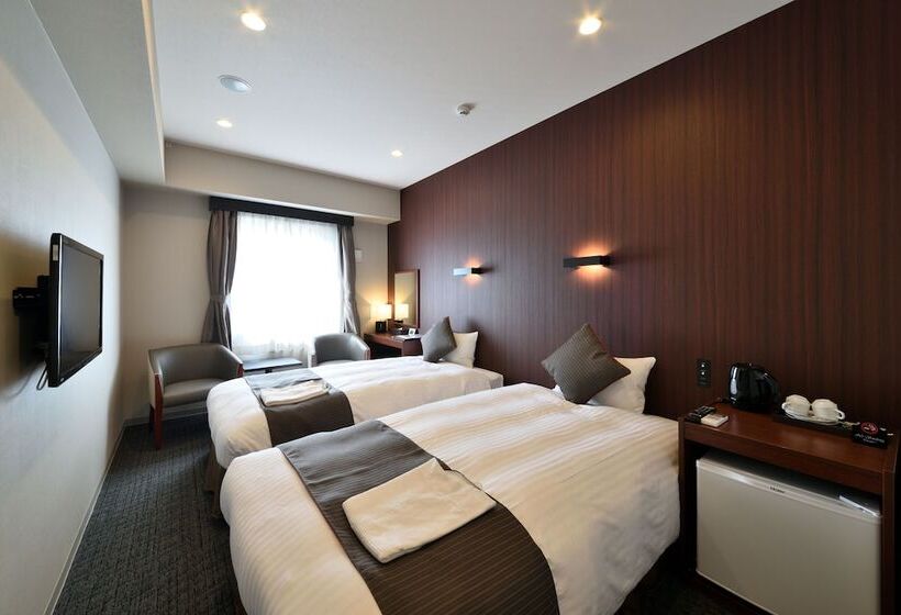 غرفة قياسية, Azat Naha