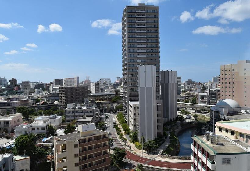 غرفة قياسية ثلاثية, Azat Naha