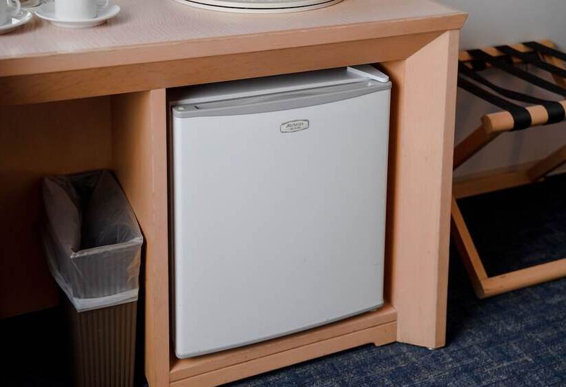 غرفة سوبيريور, Azat Naha