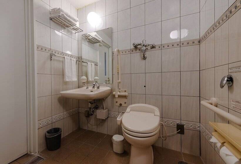 غرفة سوبيريور, Azat Naha