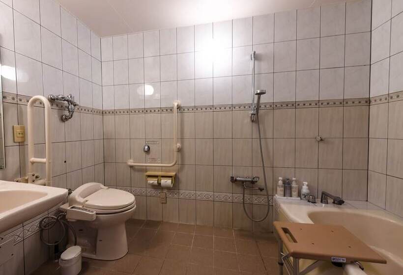 غرفة سوبيريور, Azat Naha