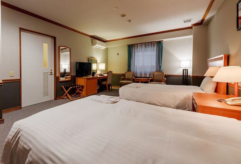 غرفة سوبيريور, Azat Naha