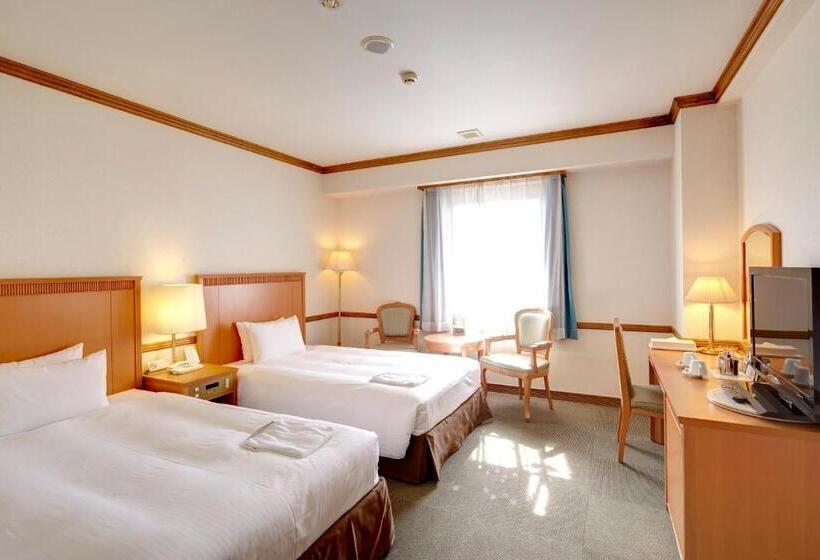 غرفة سوبيريور, Azat Naha