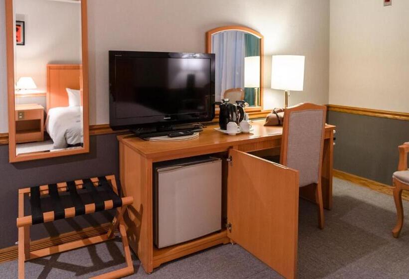 غرفة سوبيريور, Azat Naha