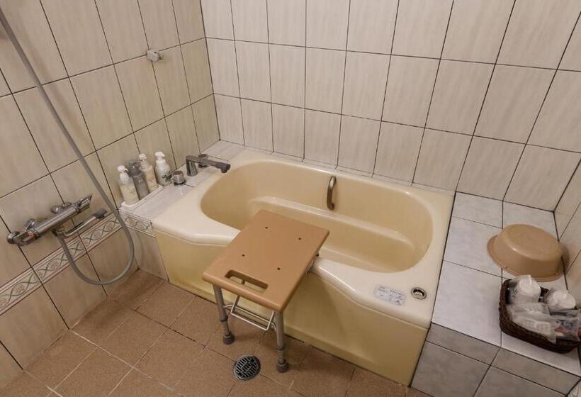 غرفة سوبيريور, Azat Naha