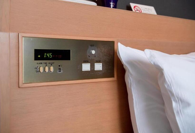 غرفة قياسية, Azat Naha