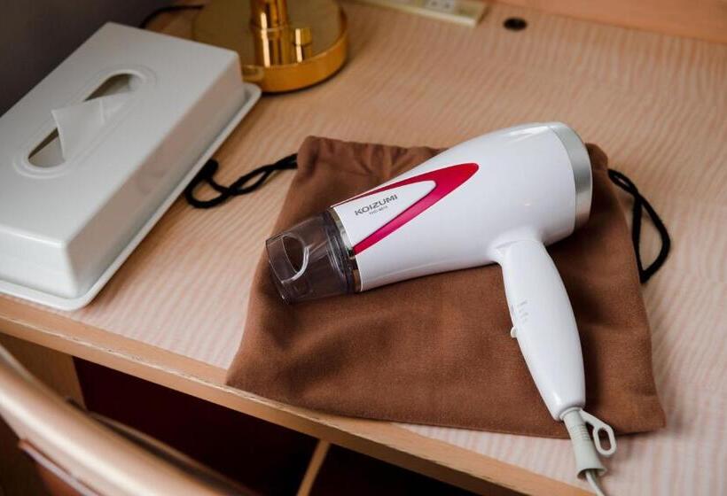 غرفة قياسية, Azat Naha