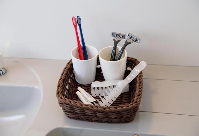 غرفة أساسية سرير مزدوج, Azat Naha