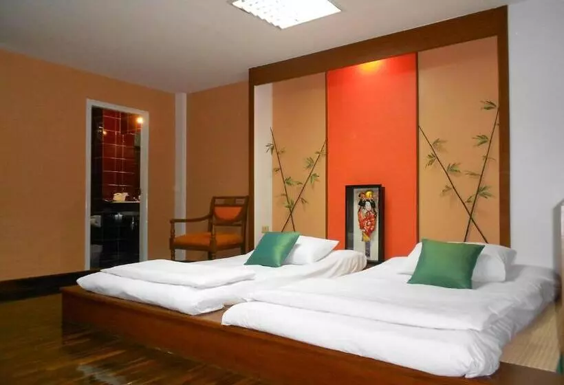 エグゼクティブファミリールーム, B.s. Court Hotel Sathorn